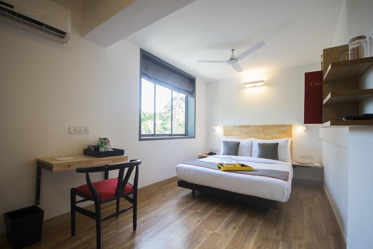 Oyo Townhouse 16 International Airport Hotel Mumbai Exterior foto