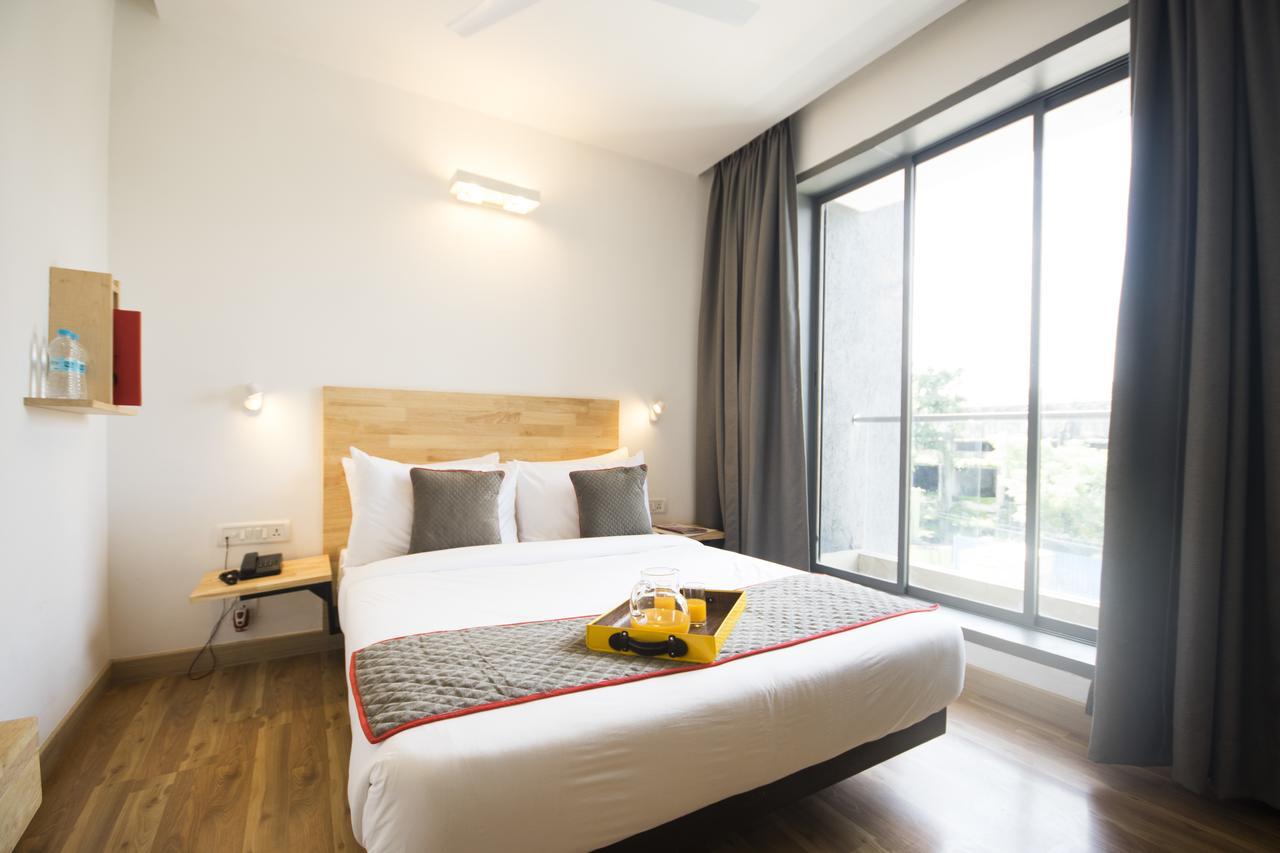Oyo Townhouse 16 International Airport Hotel Mumbai Exterior foto
